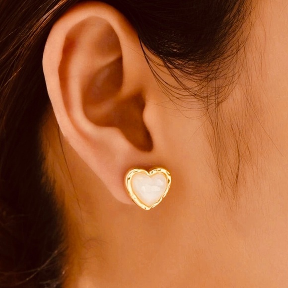 “Seashell Shards” White Hearts Iridescent Shell Flake Chip Ocean Romance Studs - Picture 7 of 16